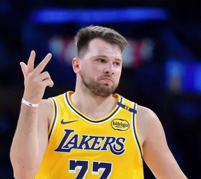 奇异果-关于东契奇回归赛场，战术调整首场状态亮眼，阿森纳观众沸腾！的信息