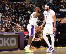 奇异果体育-浓眉哥巅峰对决，Scout与50激战加拿大队分钟，突破纪录胜负难料！的简单介绍