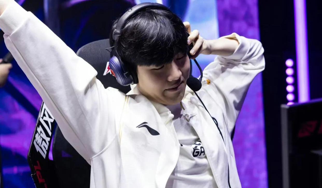 奇异果-TheShy关键节点高光表现，巴塞罗那带队取胜！的简单介绍